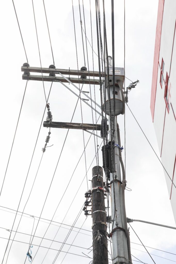 Edeeste enfrenta el fraude eléctrico: desmantela conexión ilegal en empresa de Villas Agrícolas