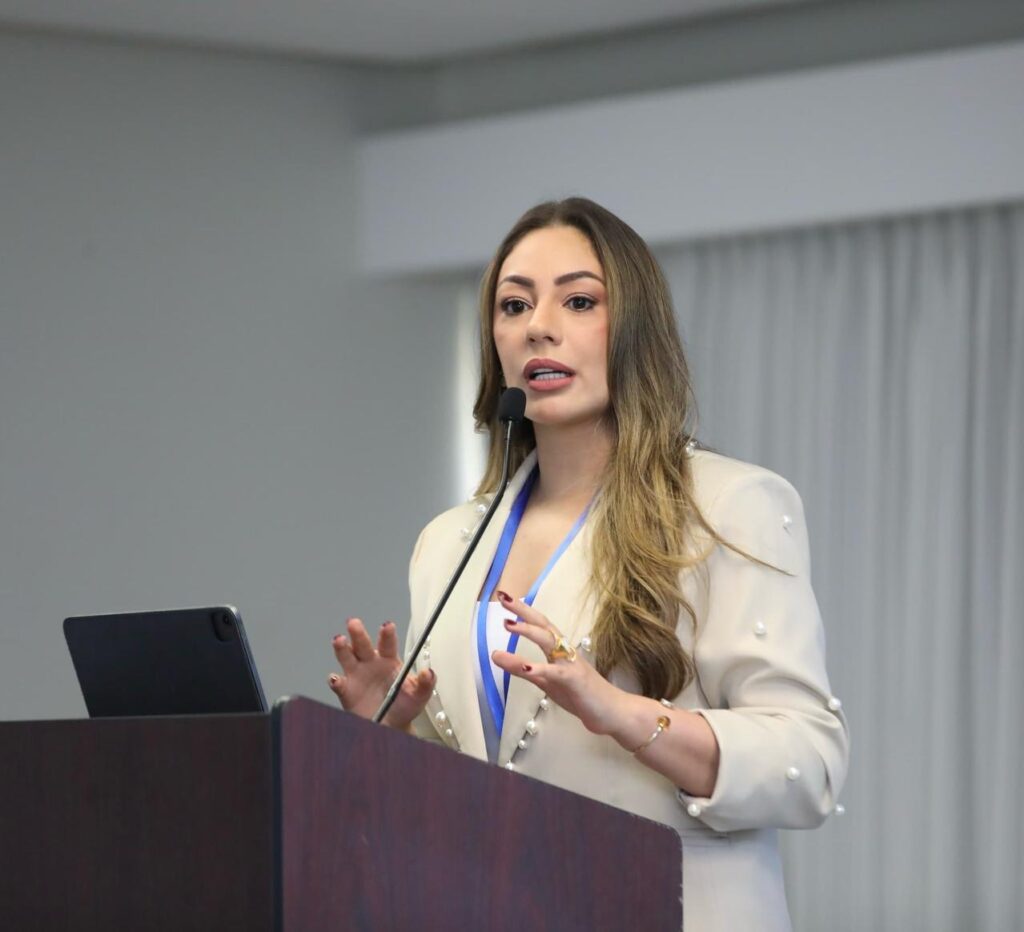 Iluminada Muñoz asume dirección de prensa digital en la Z101: una nueva era informativa con sello femenino