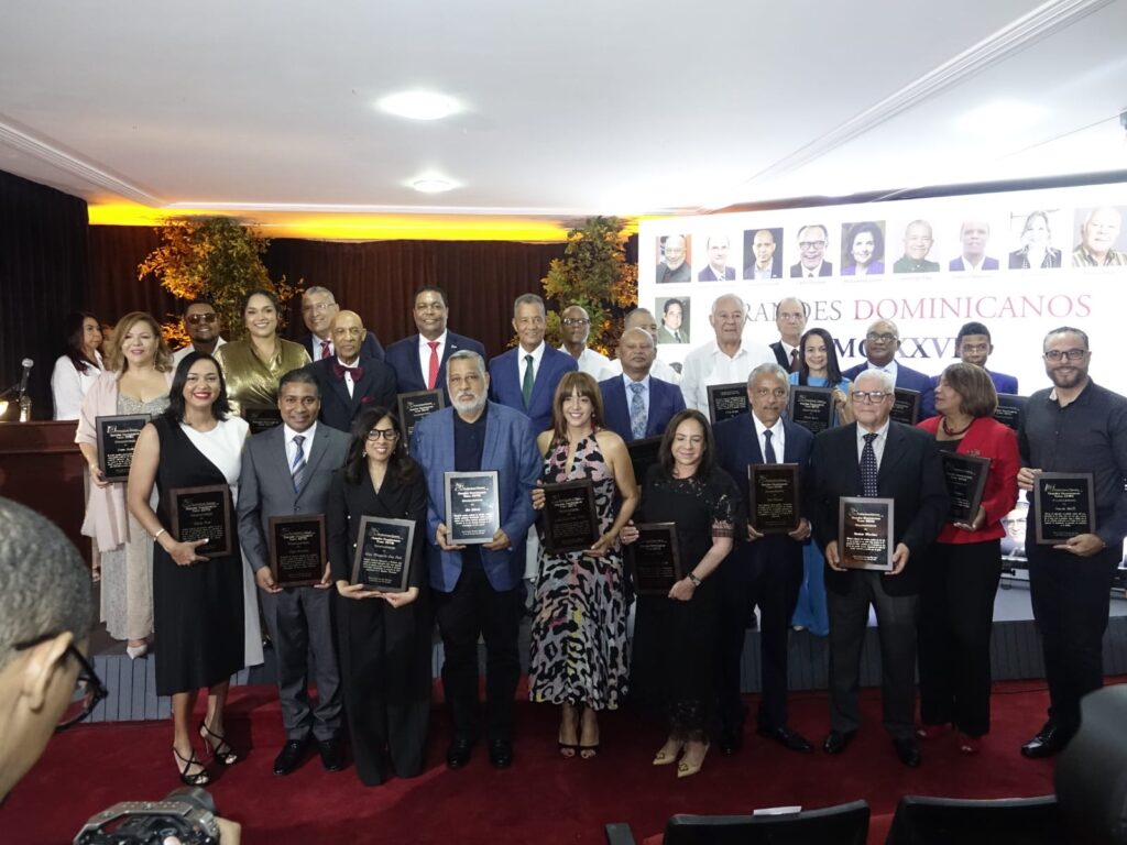 Carlos T. Martínez celebra en grande el legado de los dominicanos ejemplares con el tomo XXVIII de su obra