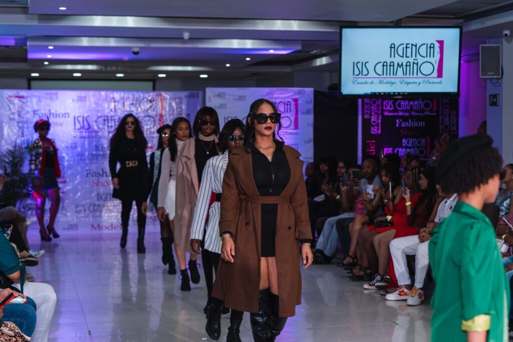 Isis Caamaño: Diez años formando niñas con propósito, disciplina y valores