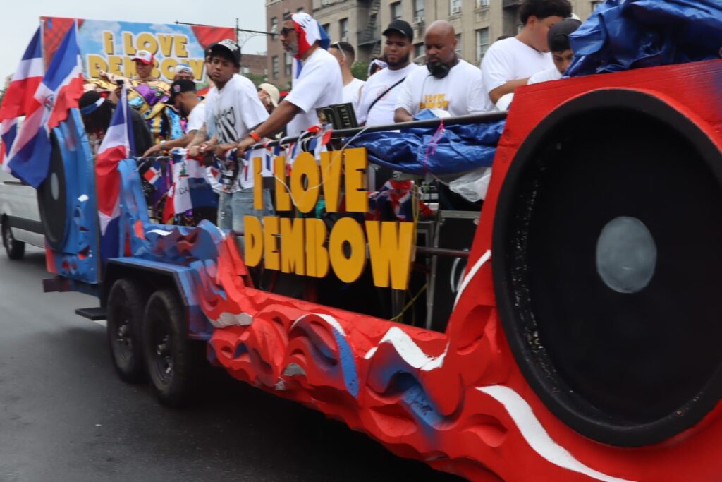 Carroza I Love Dembow se destaca en la Gran Parada Dominicana del Bronx