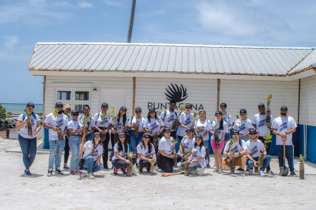 Arajet siembra compromiso ambiental en “Ojos Indígenas”