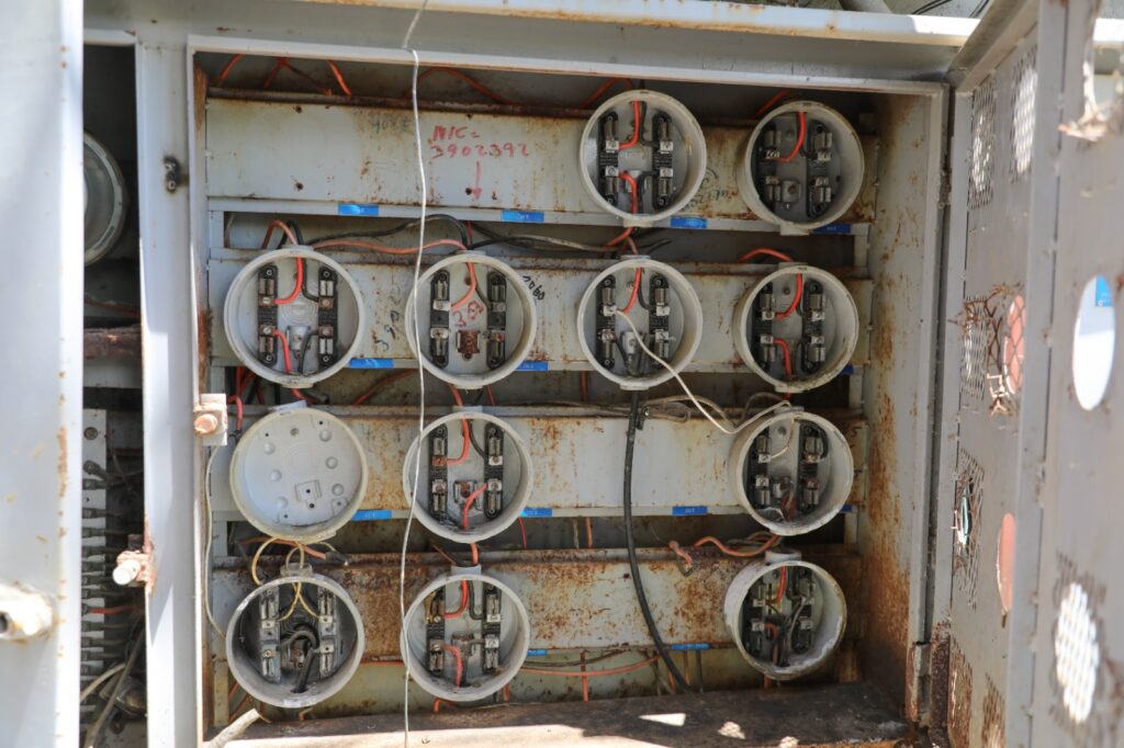 Desaprensivos sustraen medidores eléctricos en diversos residenciales de Cancino