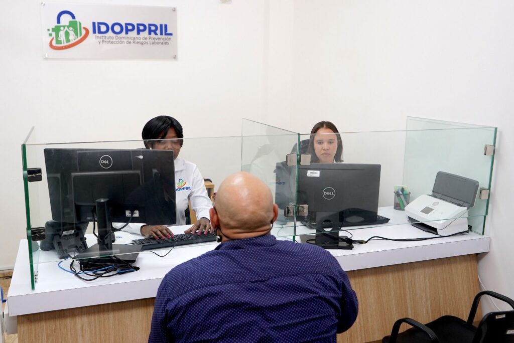 IDOPPRIL remoza oficina en Baní para mejorar servicios a trabajadores