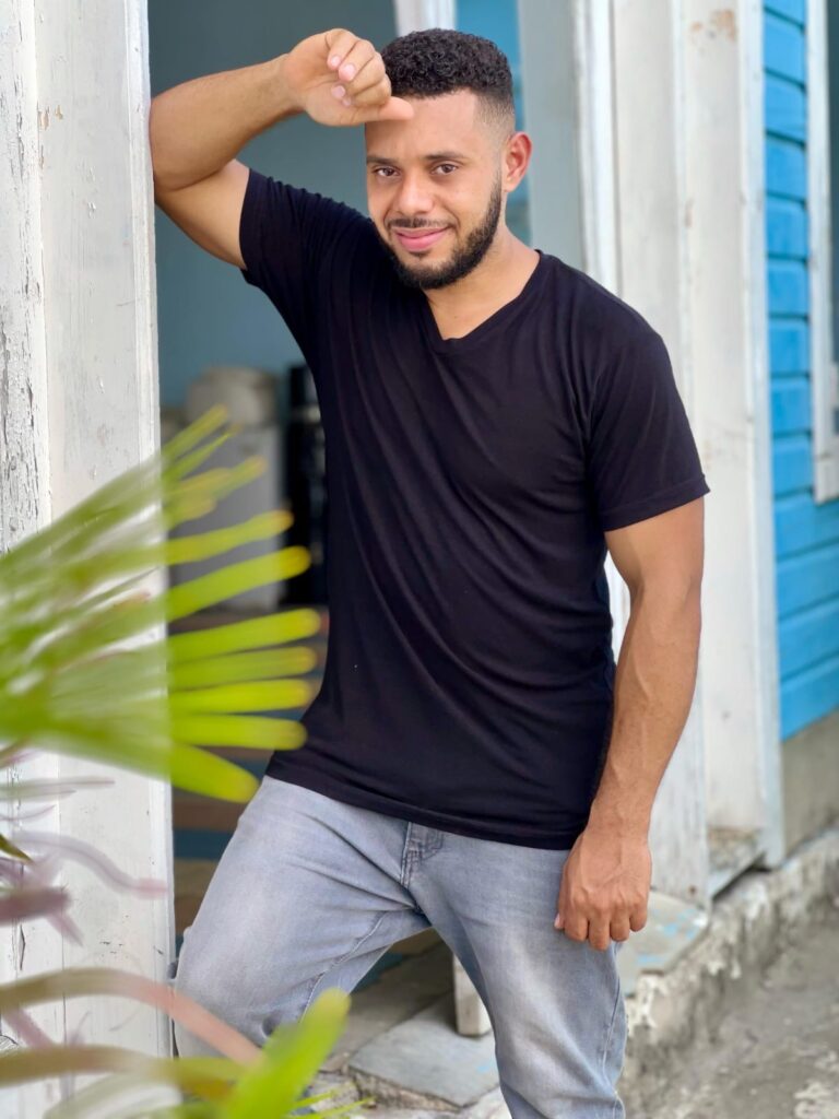 Comediante Jay Wander protagoniza video tema «El Americano»