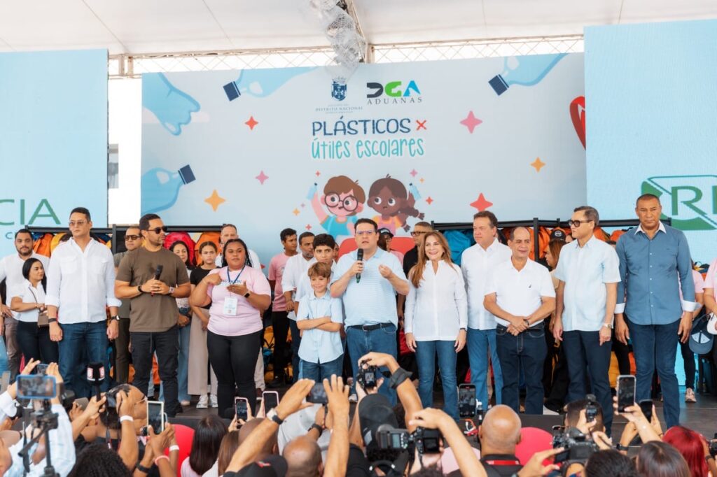 Plásticos por Útiles Escolares recolecta 15.2 millones de botellas plásticas
