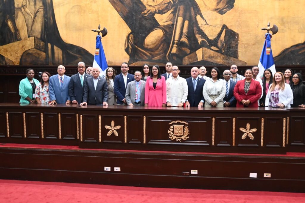 Vicepresidenta Raquel Peña recibe a estudiantes de la diáspora y refuerza compromiso con la educación en el exterior