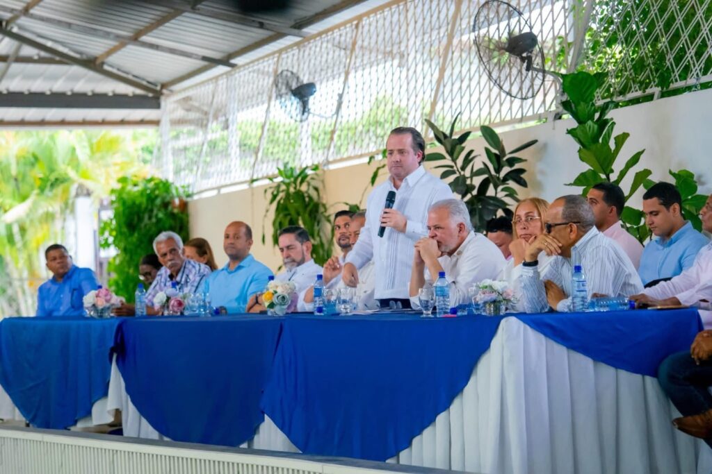 Con un firme mensaje de unidad y compromiso partidario, Paliza encabeza reunión con PRM San Cristóbal