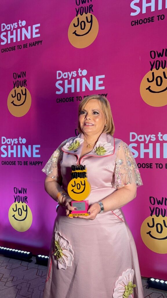 Rommy Grullón galardonada por la revista Shine como “Mujer que Brilla”