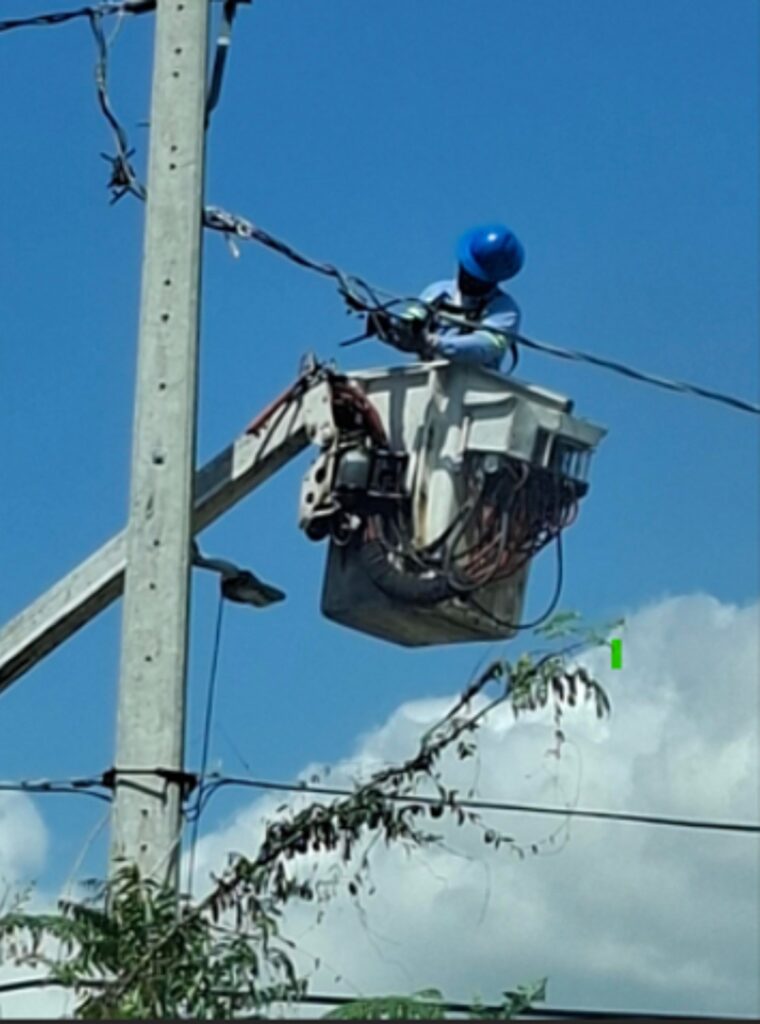 Edeeste desmantela conexiones ilegales en sector Villa España San Pedro de Macorís