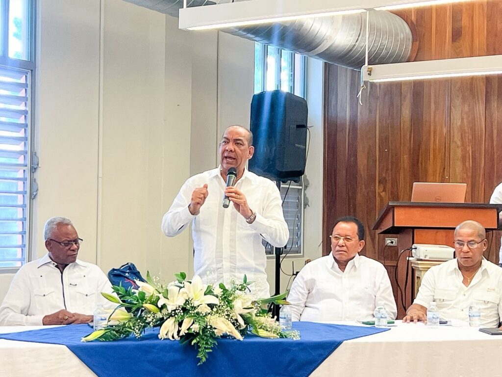 Deligne visita seccionales del Caribe promoviendo fortalecimiento PRM