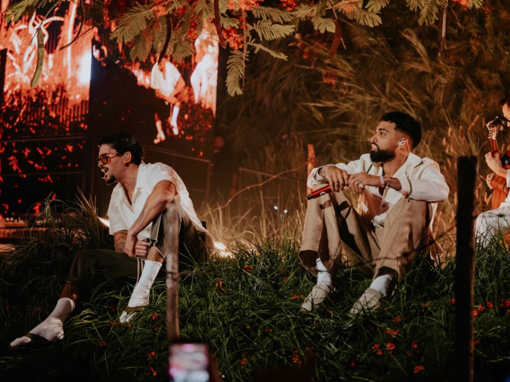 Jay Wheeler sorprende como invitado especial en la histórica residencia de Bad Bunny en Puerto Rico.