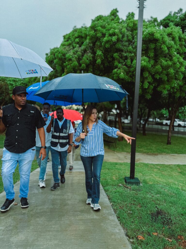 Carolina supervisa obras en el DN; valora avances en el Malecón Deportivo y parque Taíno