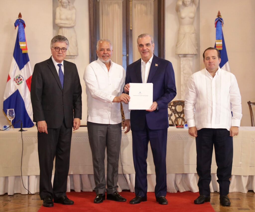 Presidente Abinader felicita a EGEHID y otras instituciones que apoyan proceso de reforma penitenciaria