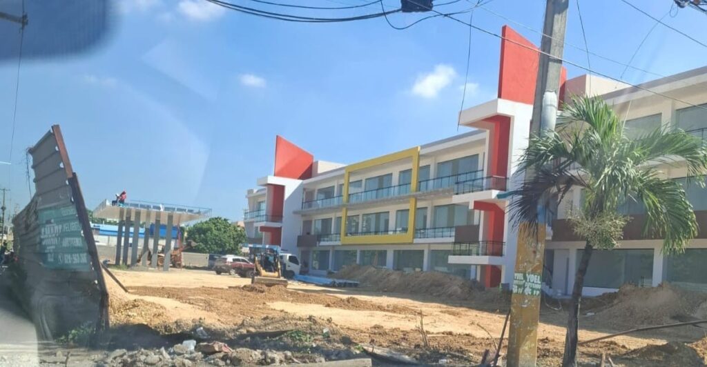 Por encima de las autoridades instalan e inauguran estación de combustibles Nativa en Los Corales del Sur