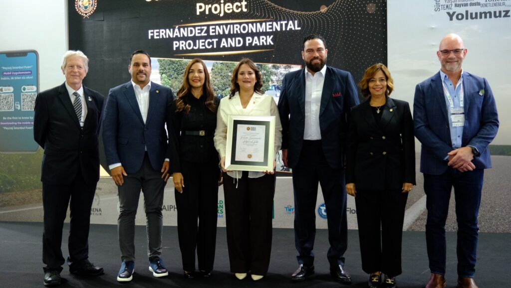 Alcaldía del Distrito Nacional recibe premio de la Asociación Mundial de Parques Urbanos