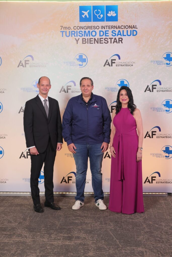 Autoridades y líderes del sector dan apertura al cóctel inaugural del 7mo. Congreso Internacional de Turismo de Salud