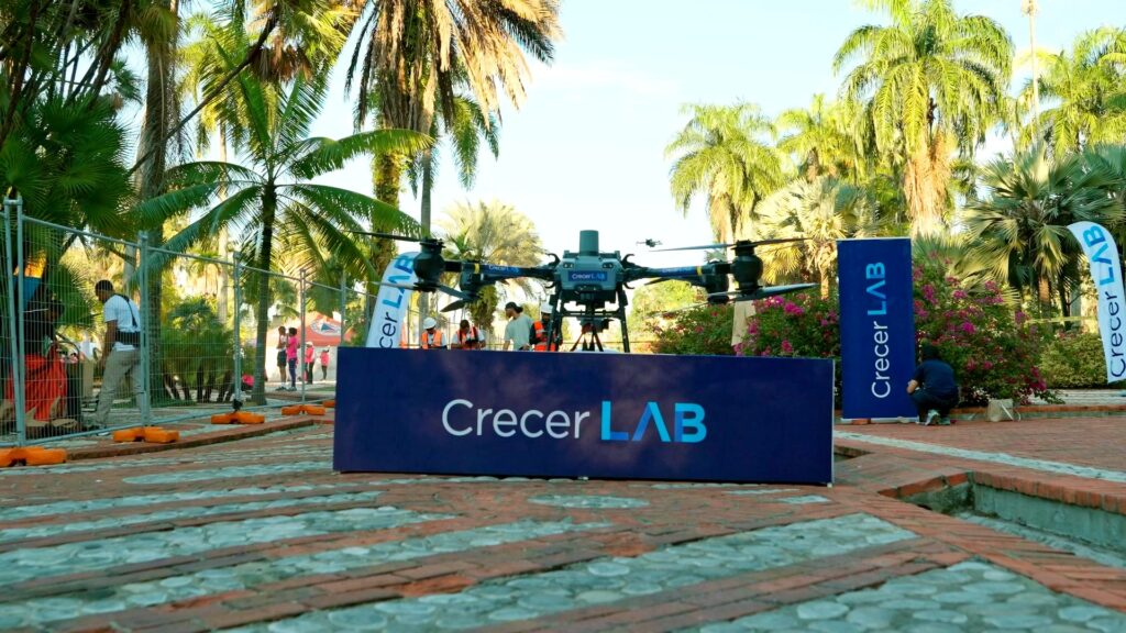 Dron de emergencia de CrecerLab responde con éxito en evento masivo en el Jardín Botánico