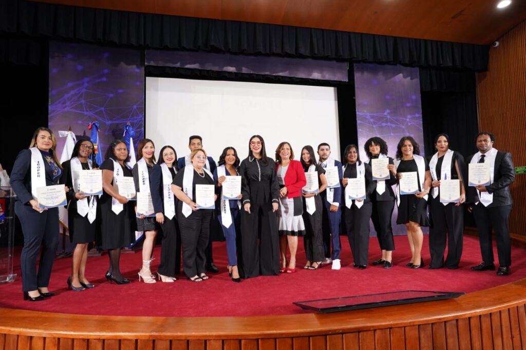 La “Beba Rojas”, inspira a los graduandos en la V edición del ICOPER