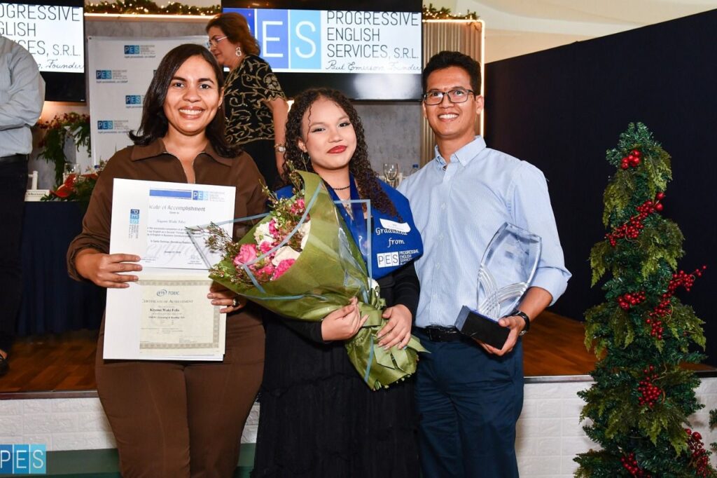 82 nuevos profesionales con dominio del inglés se integran al mundo académico y laboral de República Dominicana