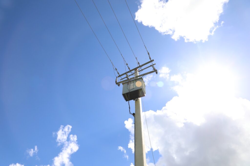 Edeeste y Pgase ejecutan operativo contra fraude eléctrico en La Altagracia y detectan pérdidas millonarias