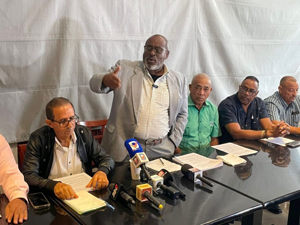 Federaciones de Taxis Turísticos rechazan nuevas licencias del INTRANT y exigen respeto a sus áreas de trabajo