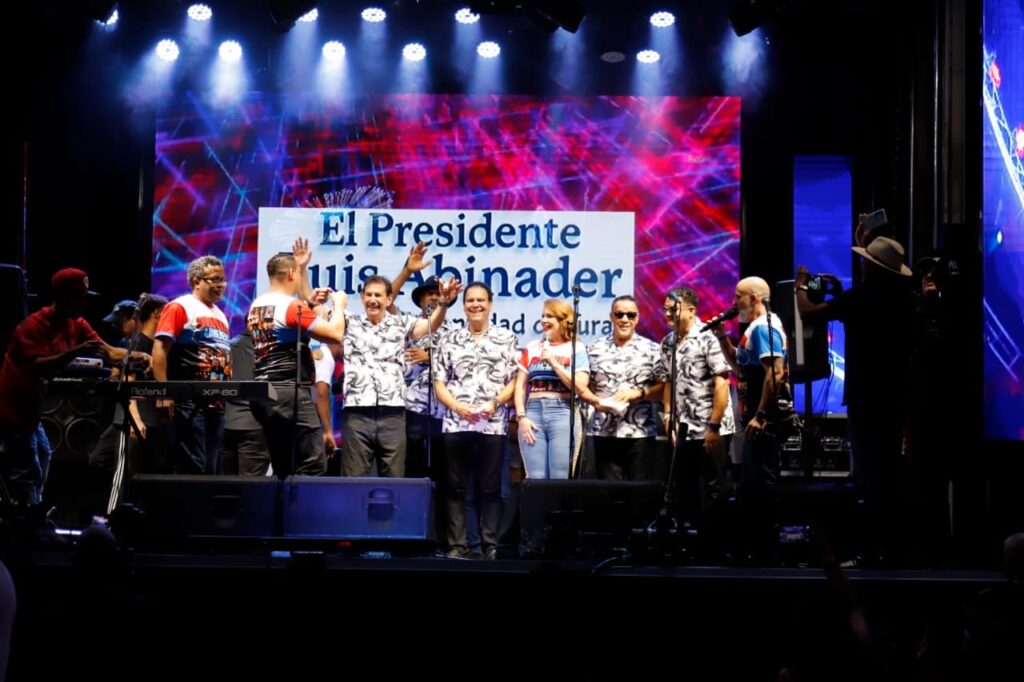 El Super Ultra Mega Merengazo en Jarabacoa, más que un concierto, fue una explosión de euforia contagiosa.