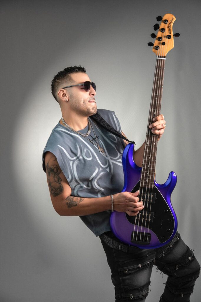 Max Santos, integrante del legendario Grupo Aventura, presenta su primer tema como solista