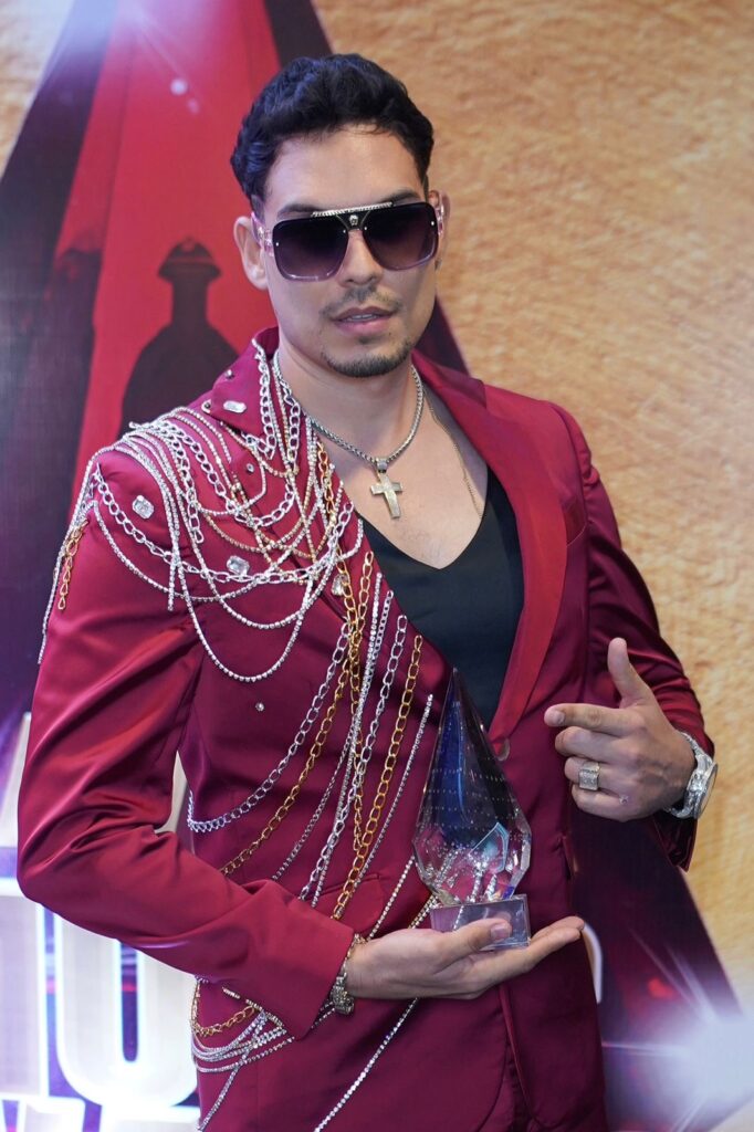 Artista Angelo Perrone culmina el año 2025 cargado de éxito