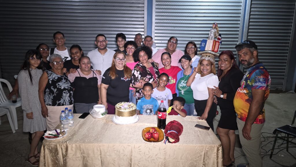 Entre emoción y celebración entregan premio a ganadoras del concurso “Decora tu calle y gana en Navidad