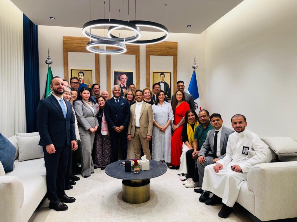 Embajador Rodríguez Durán resalta emotivo primer encuentro de dominicanos en Arabia Saudita y Baréin