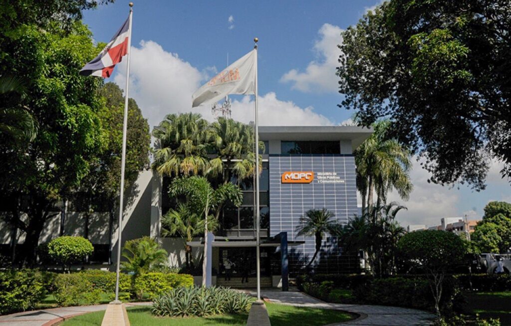 MOPC aclara apertura de retorno en la avenida 27 de febrero, frente al Ministerio de Defensa