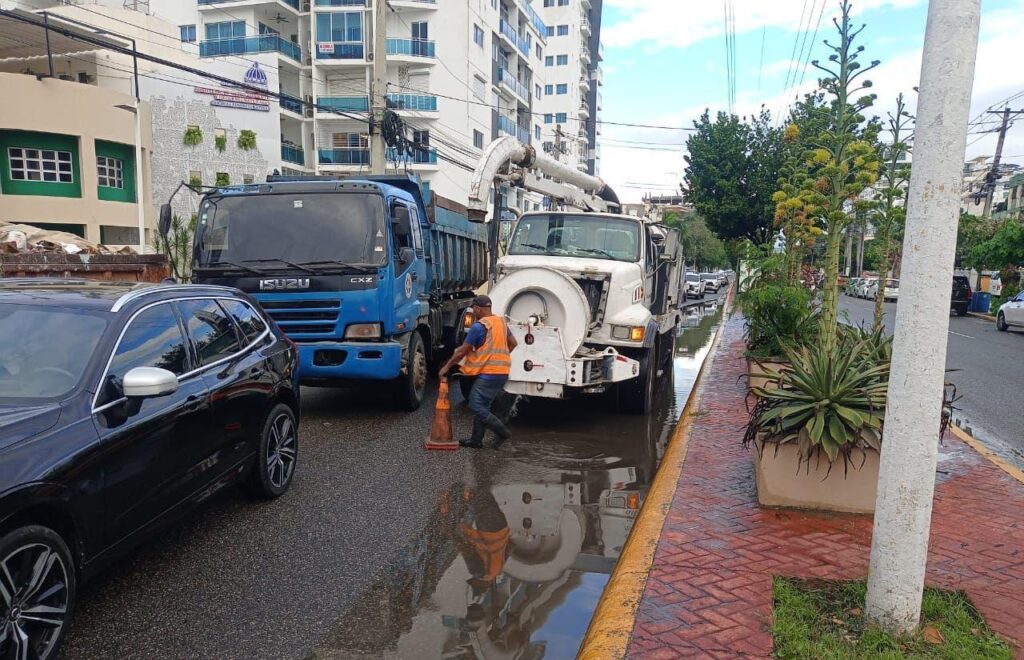Alcaldía del Distrito Nacional aumenta trabajos preventivos ante presencia de una vaguada