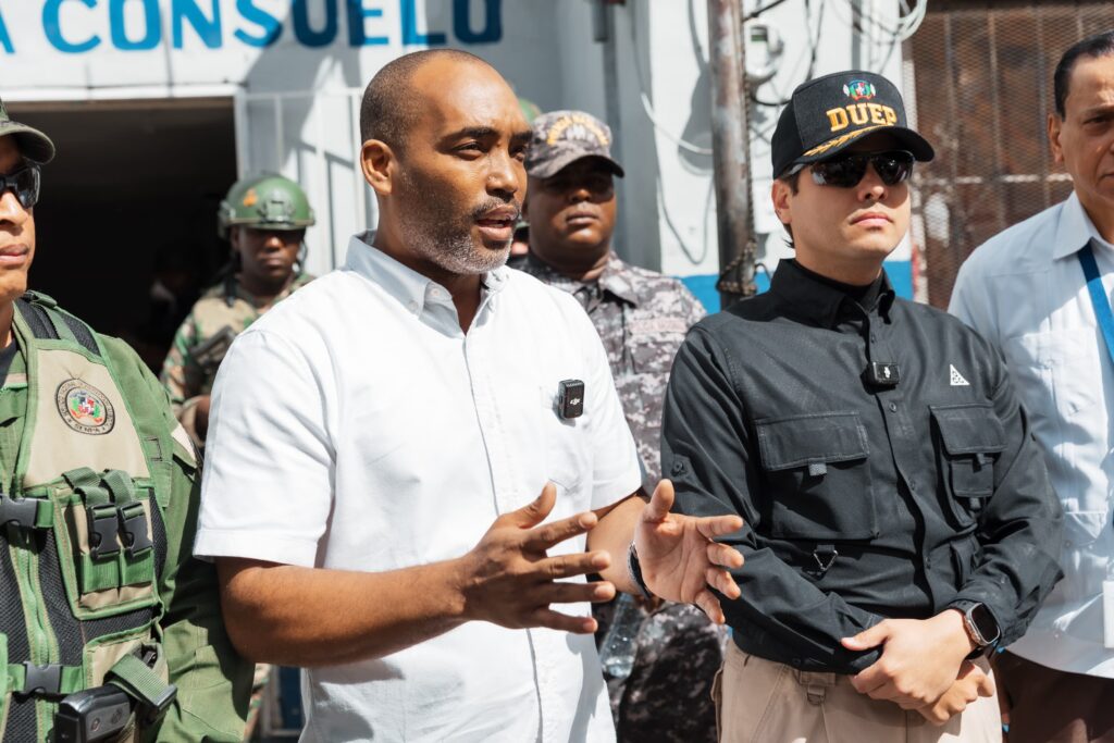 Autoridades realizan operativo de notificación a metaleras en Villa Consuelo