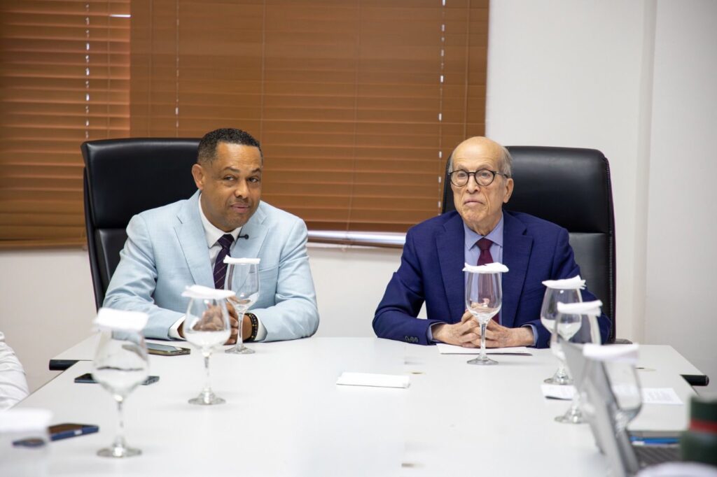 Gobierno y CODIA impulsan construcción sostenible