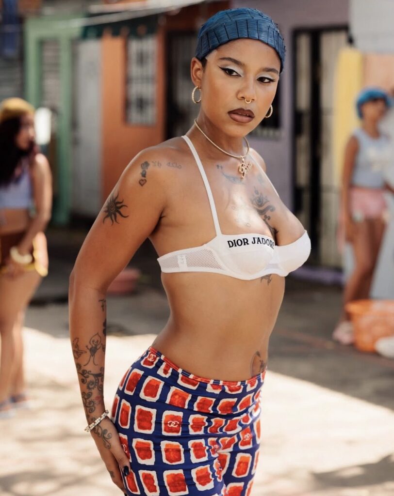 Tokischa celebrará la fuerza femenina con “Ridin” en su debut en Premio Lo Nuestro 2026