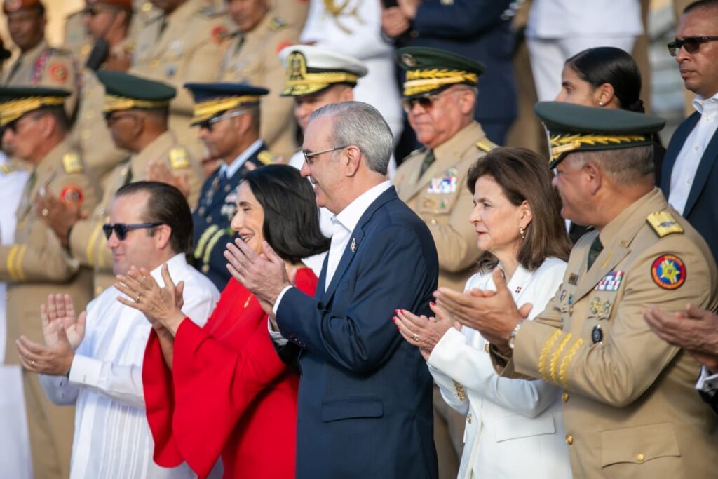 Presidente Abinader encabeza solemne acto con motivo del Día de la Bandera Nacional