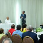 Leonel se reúne con líderes cooperativistas en Santiago y garantiza respaldo estatal a las cooperativas en un gobierno de la FP