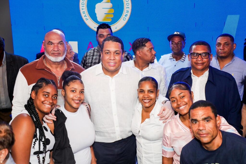 Alex Mordan consolida fuerza en Santo Domingo Este con masivo respaldo de dirigencia perremeísta
