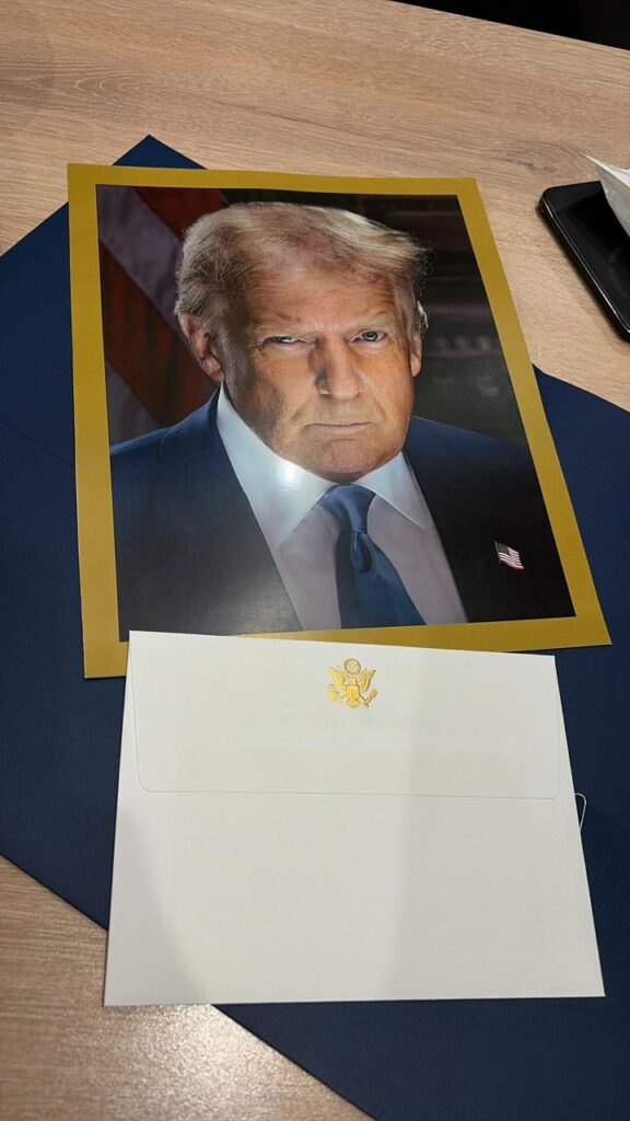 Embajadora de EE. UU. envía carta a Santiago Matías tras visita al edificio rojo