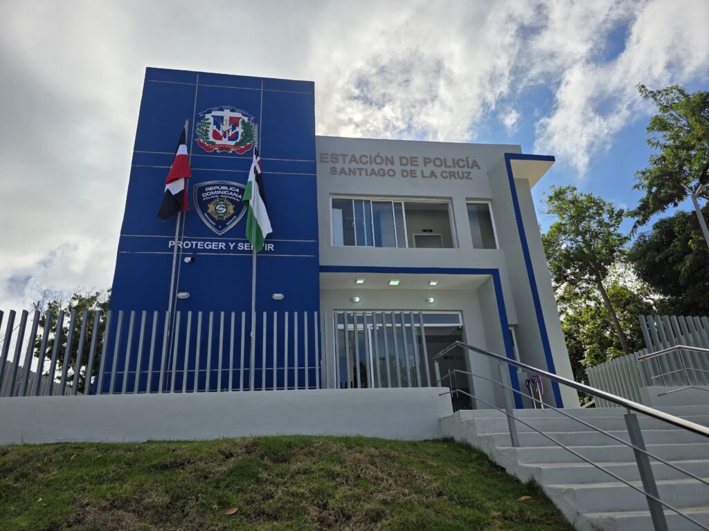 Dirección de Desarrollo Provincial entrega estación policial e inicia construcción de obras comunitarias en Dajabón