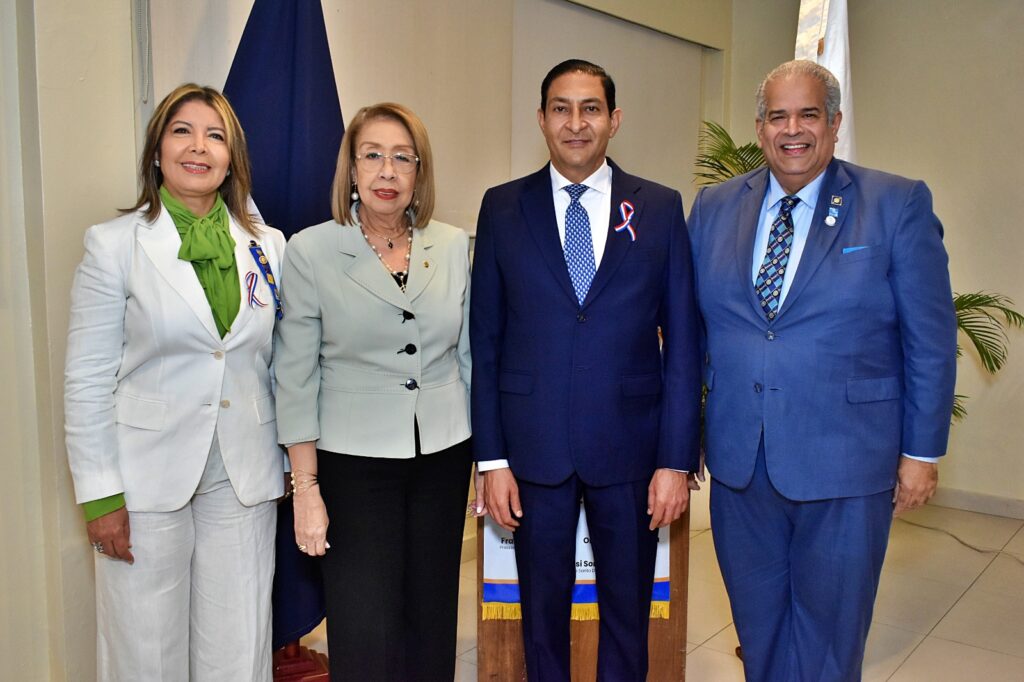 Clubes Rotarios Bella Vista y Mirador promueven el pensamiento crítico con magistral conferencia del analista Iván Gatón