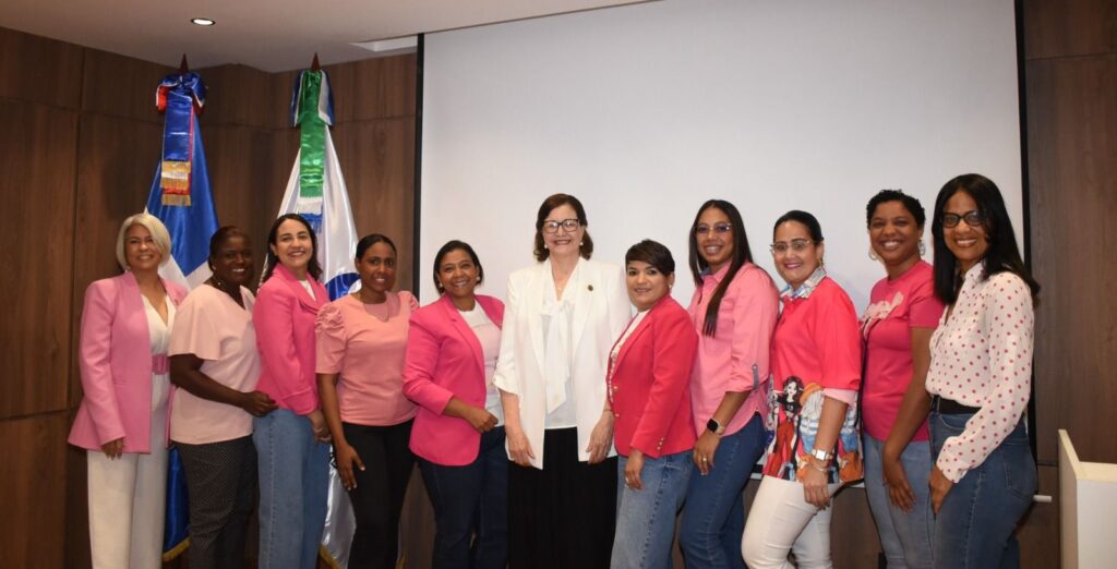 CNSS conmemora el Día Internacional de la Mujer reconociendo el compromiso de sus colaboradoras. 