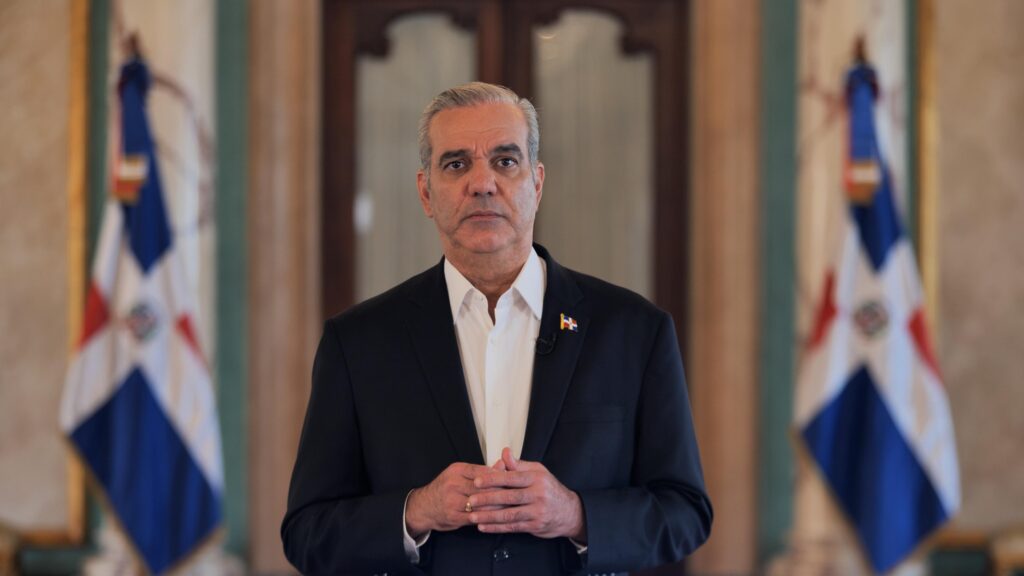 Presidente Abinader afirma que el país está preparado para enfrentar el impacto de la crisis internacional del petróleo y que el Gobierno se mantendrá vigilante ante el alza de precios para proteger a las familias dominicanas