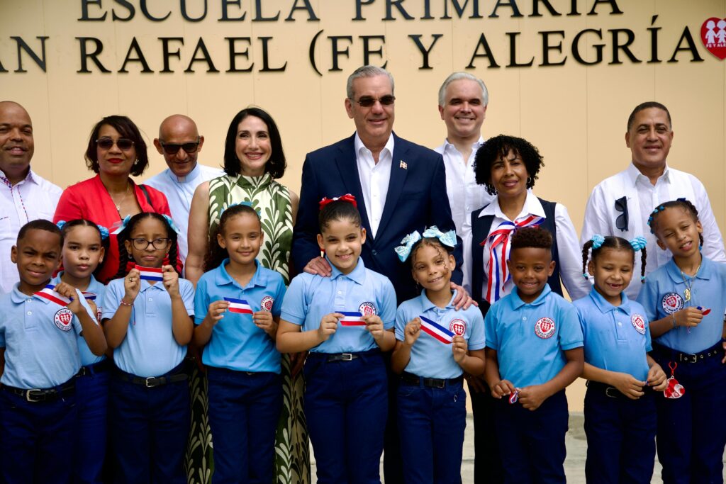Presidente Abinader inaugura escuela primaria que transforma educación para más de 800 estudiantes en Los Guandules