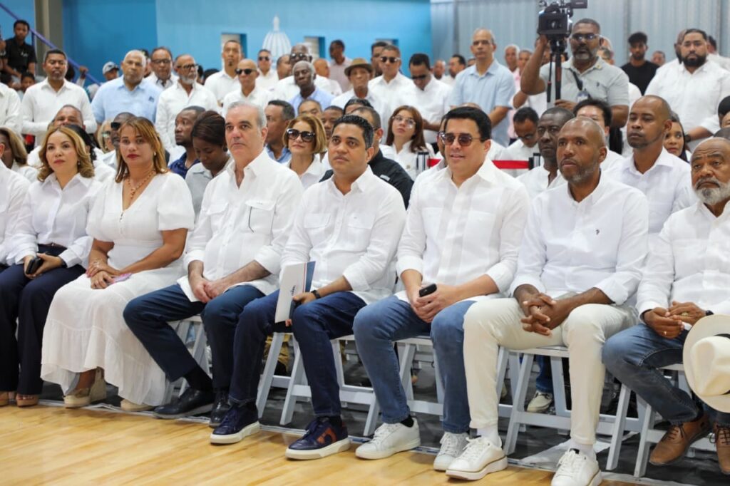 Presidente Abinader retoma agenda en las comunidades, luego de su rendición de cuentas, con entrega del moderno techado multiuso del Club La Tribu de Quisqueya en La Romana