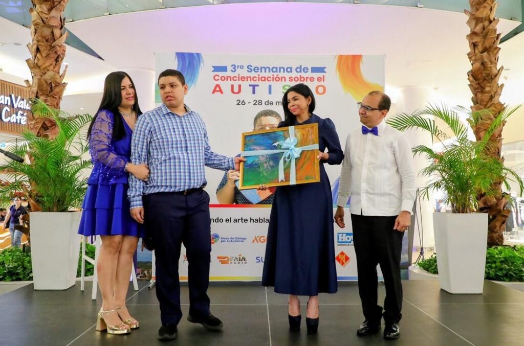 Procuradora evitó cancelación de madre de niño con autismo y plantea urgencia de atención integral en el país