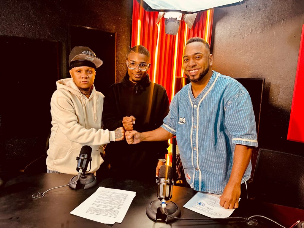 Tómalo al Día y Villamellero Soy formalizan alianza estratégica para fortalecer la cobertura informativa en Santo Domingo Norte y el país