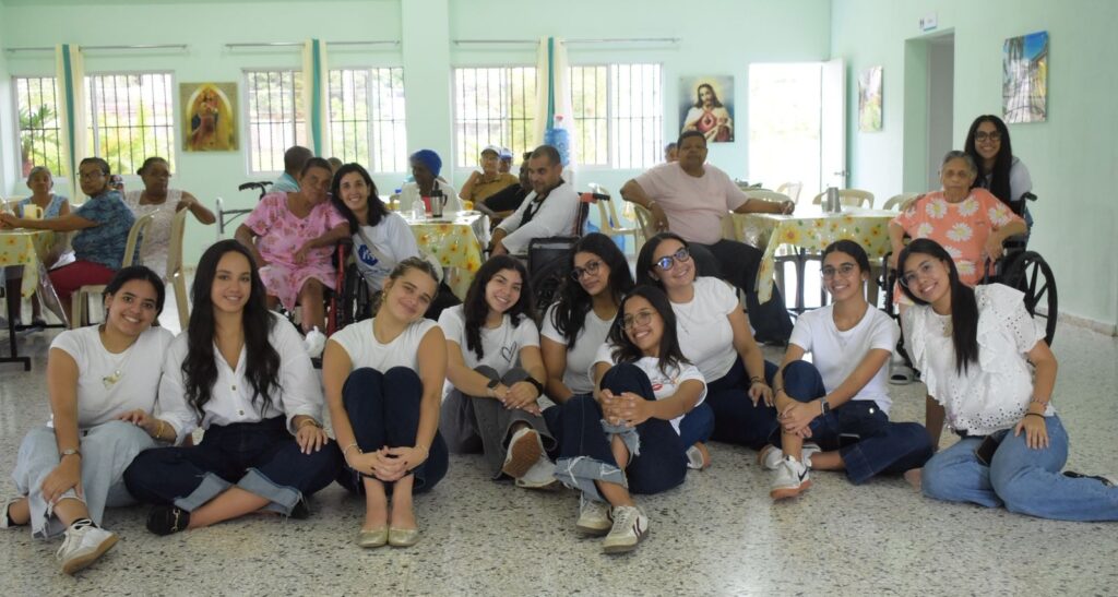 Fundación Héroes de la Salud y estudiantes de UNIBE llevan esperanza y acompañamiento emocional al Leprocomio de Nigua