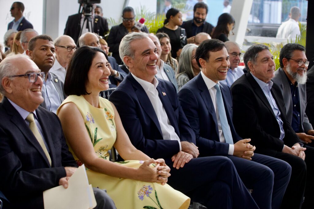 Presidente Abinader encabeza reapertura del Museo Nacional de Historia y Geografía que fortalece la memoria histórica nacional con valiosa colección de objetos y obras
